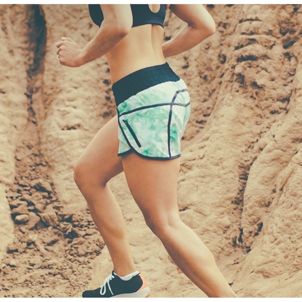 LULULEMON Tracker Short II 2-Way Stretch Running Shorts